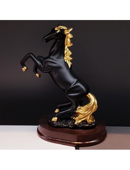 Dekoratif Şaha Kalkan At Biblo